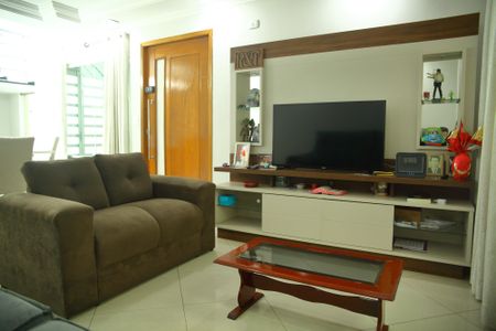 Casa à venda com 250m², 3 quartos e 2 vagasSala