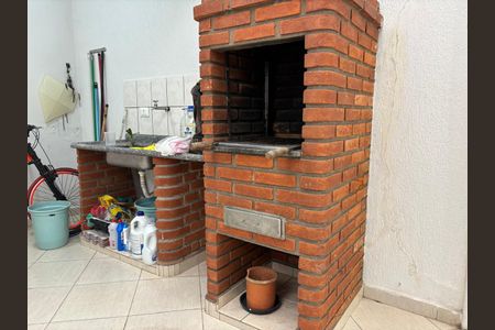 Casa à venda com 250m², 3 quartos e 2 vagas Casa à venda com 250m², 3 quartos e 2 vagasChurrasqueira