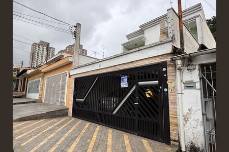 Casa à venda com 250m², 3 quartos e 2 vagas Casa à venda com 250m², 3 quartos e 2 vagasFachada