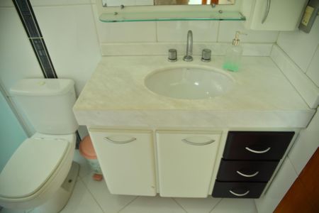 Casa à venda com 250m², 3 quartos e 2 vagasBanheiro