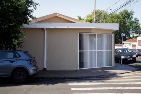 Casa para alugar com 135m², 2 quartos e 1 vaga Casa para alugar com 135m², 2 quartos e 1 vagaFachada