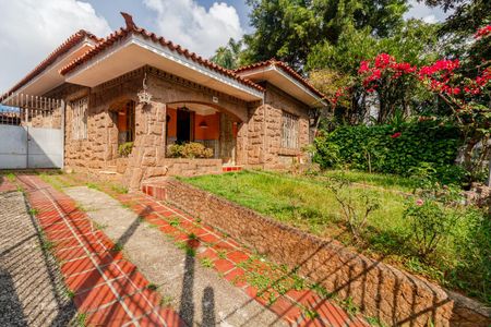 Casa para alugar com 200m², 3 quartos e 4 vagasFachada