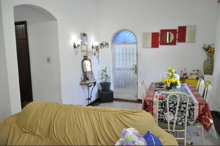 Casa à venda com 151m², 2 quartos e 1 vagaSala