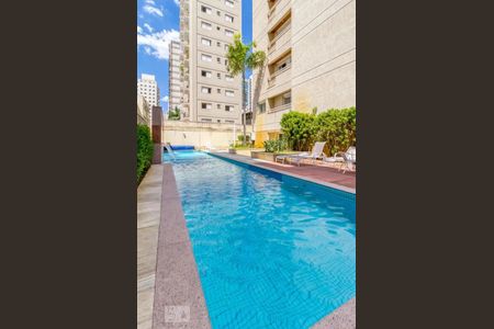Apartamento para alugar com 220m², 4 quartos e 3 vagas Apartamento para alugar com 220m², 4 quartos e 3 vagasÁrea comum - Piscina