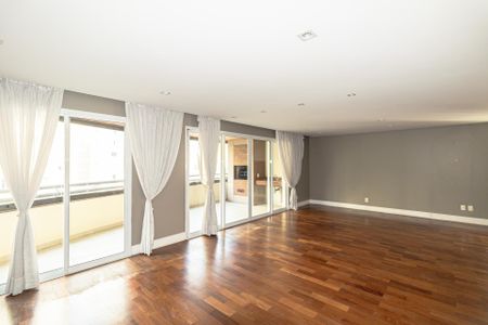 Apartamento para alugar com 220m², 4 quartos e 3 vagas Apartamento para alugar com 220m², 4 quartos e 3 vagasSala