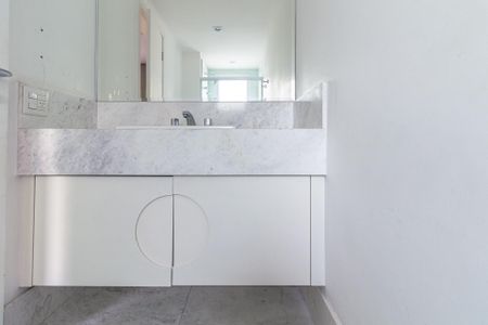 Apartamento para alugar com 220m², 4 quartos e 3 vagas Apartamento para alugar com 220m², 4 quartos e 3 vagasBanheiro da Suíte 3