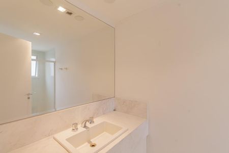 Apartamento para alugar com 220m², 4 quartos e 3 vagas Apartamento para alugar com 220m², 4 quartos e 3 vagasBanheiro da Suíte 2