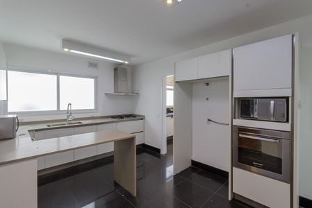 Apartamento para alugar com 220m², 4 quartos e 3 vagas Apartamento para alugar com 220m², 4 quartos e 3 vagasCozinha