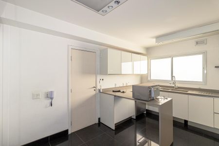 Apartamento para alugar com 220m², 4 quartos e 3 vagas Apartamento para alugar com 220m², 4 quartos e 3 vagasCozinha