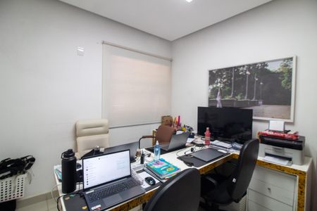 Casa à venda com 253m², 5 quartos e 1 vagaQuarto 2