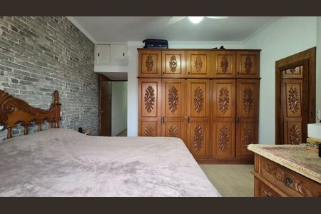 Casa à venda com 200m², 3 quartos e 2 vagasSuíte