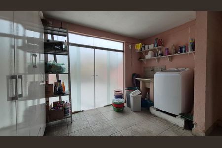 Casa à venda com 200m², 3 quartos e 2 vagasÁrea de Serviço