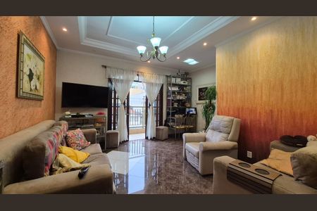 Casa à venda com 200m², 3 quartos e 2 vagasSala