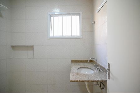 Casa à venda com 180m², 3 quartos e 2 vagas Casa à venda com 180m², 3 quartos e 2 vagasBanheiro Social