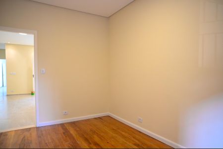 Casa à venda com 180m², 3 quartos e 2 vagas Casa à venda com 180m², 3 quartos e 2 vagasQuarto 1