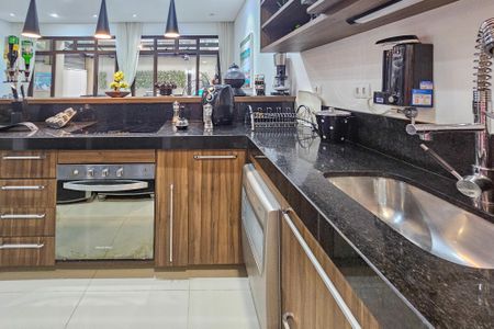 Apartamento para alugar com 125m², 3 quartos e 2 vagas Apartamento para alugar com 125m², 3 quartos e 2 vagasCozinha