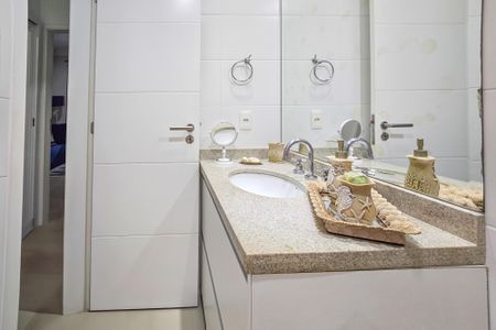 Apartamento para alugar com 125m², 3 quartos e 2 vagas Apartamento para alugar com 125m², 3 quartos e 2 vagasBanheiro
