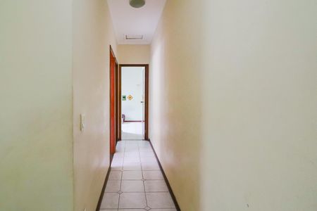 Casa à venda com 98m², 3 quartos e 2 vagasCorredor Quartos