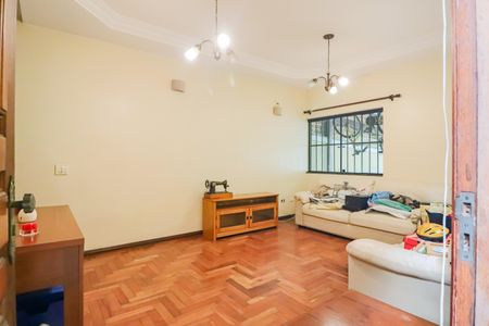 Casa à venda com 98m², 3 quartos e 2 vagasSala