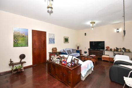 Casa à venda com 485m², 3 quartos e 4 vagasSala