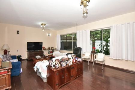 Casa à venda com 485m², 3 quartos e 4 vagasSala