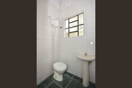 Casa à venda com 485m², 3 quartos e 4 vagasLavabo da Cozinha Auxiliar