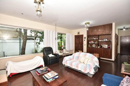 Casa à venda com 485m², 3 quartos e 4 vagasSala