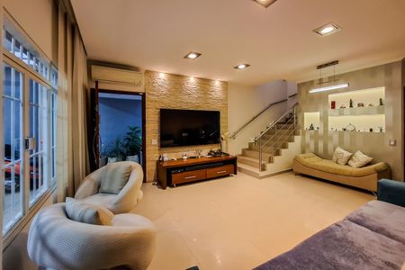 Casa à venda com 139m², 3 quartos e 2 vagas Casa à venda com 139m², 3 quartos e 2 vagasSala