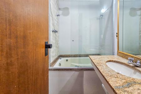 Apartamento para alugar com 80m², 2 quartos e 2 vagasBanheiro da Suíte