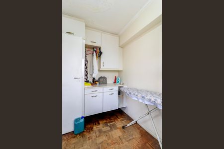 Apartamento à venda com 195m², 4 quartos e 2 vagas Apartamento à venda com 195m², 4 quartos e 2 vagasQuarto de Serviço