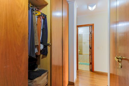 Apartamento à venda com 195m², 4 quartos e 2 vagas Apartamento à venda com 195m², 4 quartos e 2 vagasCloset da Suíte