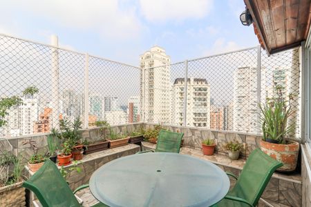 Apartamento à venda com 195m², 4 quartos e 2 vagas Apartamento à venda com 195m², 4 quartos e 2 vagasVaranda