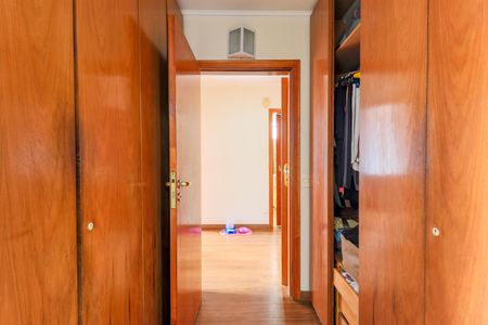 Apartamento à venda com 195m², 4 quartos e 2 vagas Apartamento à venda com 195m², 4 quartos e 2 vagasCloset da Suíte