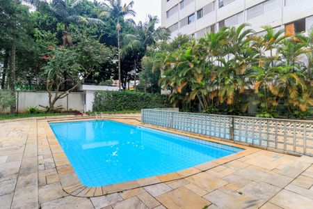 Apartamento à venda com 195m², 4 quartos e 2 vagas Apartamento à venda com 195m², 4 quartos e 2 vagasÁrea comum - Piscina