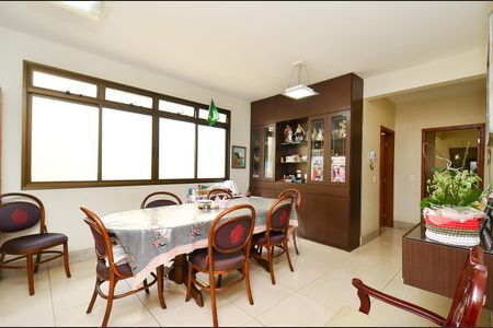 Casa à venda com 405m², 5 quartos e 8 vagasSala de jantar