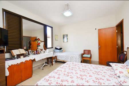 Casa à venda com 405m², 5 quartos e 8 vagasSuite 2