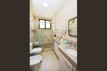 Casa à venda com 405m², 5 quartos e 8 vagasBanheiro Suite 2