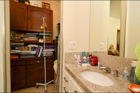 Casa à venda com 405m², 5 quartos e 8 vagasBanheiro Suite 3