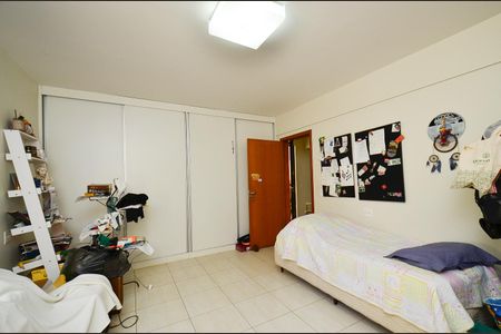 Casa à venda com 405m², 5 quartos e 8 vagasSuite 4