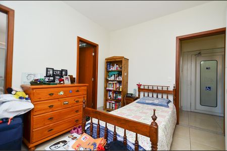 Casa à venda com 405m², 5 quartos e 8 vagasSuite 1