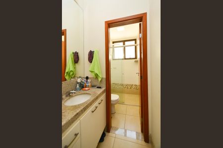 Casa à venda com 405m², 5 quartos e 8 vagasBanheiro Suite 3