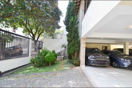 Casa à venda com 405m², 5 quartos e 8 vagasArea Externa/Garagem
