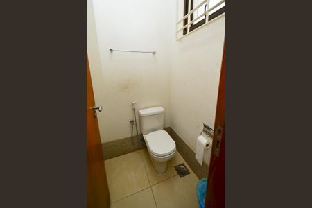 Casa à venda com 405m², 5 quartos e 8 vagasLavabo