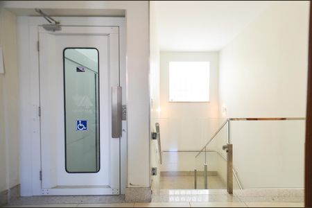 Casa à venda com 405m², 5 quartos e 8 vagasElevador