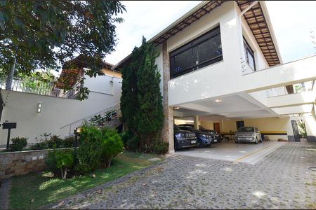 Casa à venda com 405m², 5 quartos e 8 vagasArea Externa/Garagem