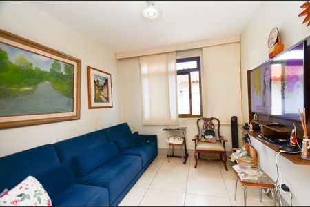 Casa à venda com 405m², 5 quartos e 8 vagasSala de Tv