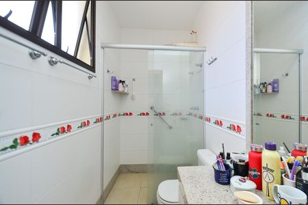 Casa à venda com 405m², 5 quartos e 8 vagasBanheiro Suite 1