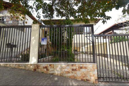 Casa à venda com 405m², 5 quartos e 8 vagasFachada