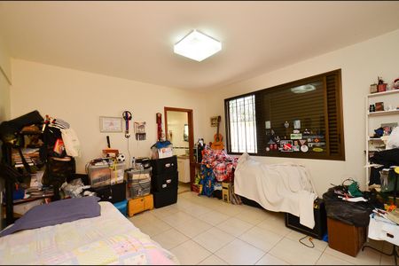 Casa à venda com 405m², 5 quartos e 8 vagasSuite 4