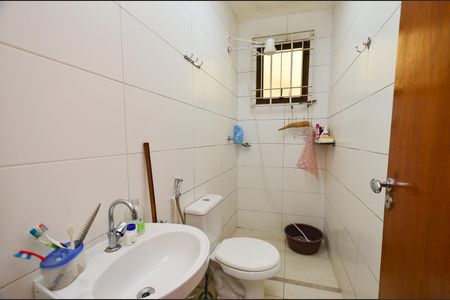 Casa à venda com 405m², 5 quartos e 8 vagasBanheiro de serviço